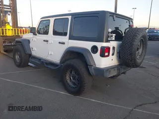 2020 Jeep Wrangler Unlimited Sport S z VIN 1C4HJXDG7LW201699, wystawiony jako IAAI lot #41651137 z przebiegiem 66 777 mil mil oraz . Historia ofert i sprzedaży dostępna na DreamBid. Obrazek 3.