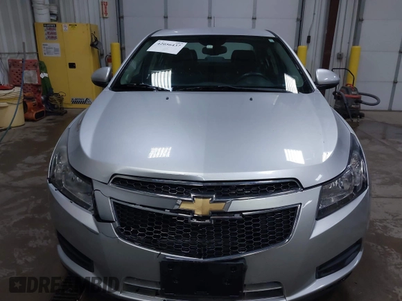 2014 Chevrolet Cruze 2LT z VIN 1G1PE5SB4E7393620, wystawiony jako IAAI lot #42056437 z przebiegiem 173 687 mil mil oraz . Historia ofert i sprzedaży dostępna na DreamBid. Obrazek 12.