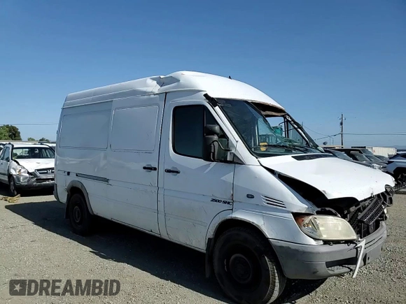 2005 Freightliner Sprinter with VIN WDYPD644X55808602, listed as a Copart auction lot 55554884 with 275,716 mi miles and Salvage Title. Bid and sale history available at DreamBid. Image 11.