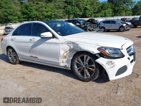 2015 Mercedes-Benz C 300 z VIN 55SWF4JB6FU051639, wystawiony jako IAAI lot #42187934 z przebiegiem 125 256 mil mil oraz . Historia ofert i sprzedaży dostępna na DreamBid. Obrazek 1.