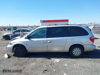 2005 Chrysler Town & Country LX with VIN 2C4GP44R55R228020, listed as a IAAI auction lot 41684981 with 146,255 mi miles. Bid and sale history available at carsss.com. Image 14.