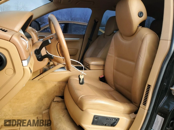 2005 Porsche Cayenne S z VIN WP1AB29P85LA63281, wystawiony jako Copart lot #89323555 z przebiegiem 92 599 mil mil oraz Czysty tytuł • Clean title. Historia ofert i sprzedaży dostępna na DreamBid. Obrazek 7.