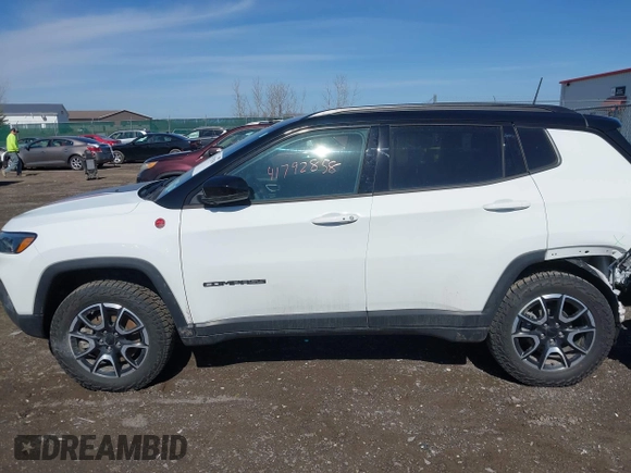 2024 Jeep Compass Trailhawk with VIN 3C4NJDDN9RT140998, listed as a IAAI auction lot 41792858 with 8,611 mi miles and . Bid and sale history available at DreamBid. Image 14.