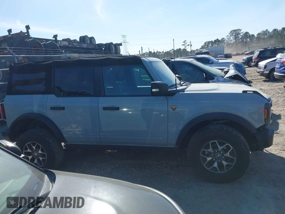 2023 Ford Bronco z VIN 1FMEE5DP7PLB81565, wystawiony jako IAAI lot #41891295 z przebiegiem 27 890 mil mil oraz . Historia ofert i sprzedaży dostępna na DreamBid. Obrazek 13.
