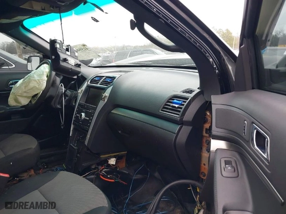 2015 Ford Utility Police Interceptor with VIN 1FM5K8AR8FGA70482, listed as a IAAI auction lot 41504037 with 1 mi miles. Bid and sale history available at carsss.com. Image 5.