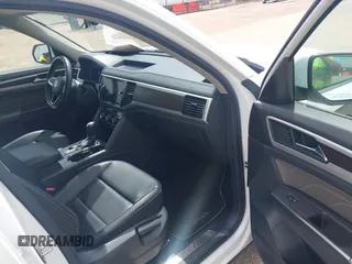 2022 Volkswagen Atlas SE with VIN 1V2WR2CA2NC524674, listed as a IAAI auction lot 42116089 with 55,598 mi miles and . Bid and sale history available at DreamBid. Image 5.