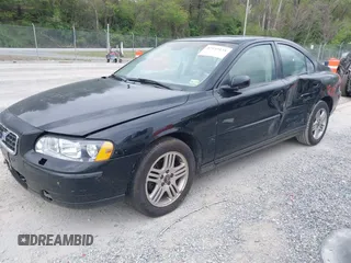 2005 Volvo S60 with VIN YV1RS592052430958, listed as a IAAI auction lot 42115131 with 187,424 mi miles. Bid and sale history available at carsss.com. Image 2.