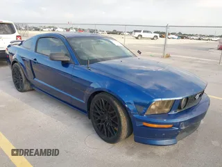 2007 Ford Mustang GT Deluxe z VIN 1ZVHT82H575243065, wystawiony jako IAAI lot #42467593 z przebiegiem 316 877 mil mil oraz . Historia ofert i sprzedaży dostępna na DreamBid. Obrazek 1.