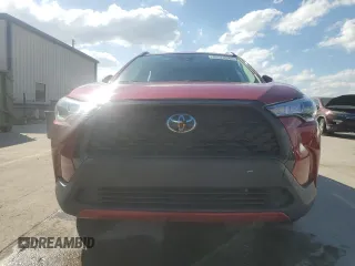 2022 Toyota Corolla Cross LE z VIN 7MUCAAAG1NV005567, wystawiony jako Copart lot #44578945 z przebiegiem 51 180 mil mil oraz Szkody całkowita. Historia ofert i sprzedaży dostępna na DreamBid. Obrazek 5.