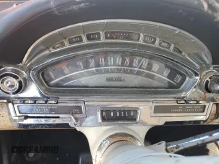1958 Oldsmobile 88 z VIN 587M54933, wystawiony jako Copart lot #53116955 z przebiegiem 71 510 mil mil oraz Czysty tytuł • Clean title. Historia ofert i sprzedaży dostępna na DreamBid. Obrazek 9.