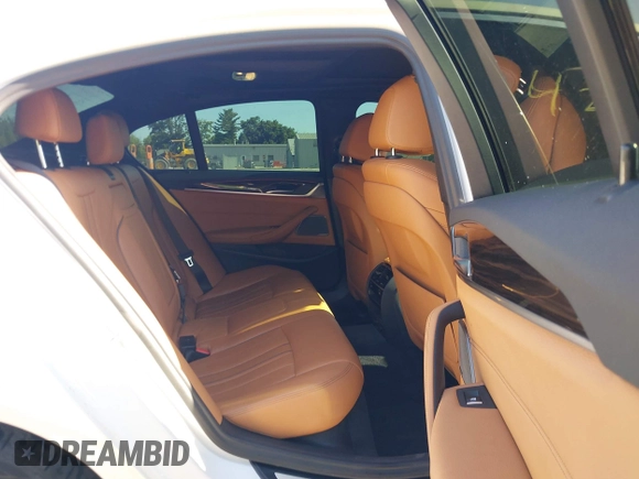 2018 BMW 5 Series 540i xDrive z VIN WBAJE7C59JG892017, wystawiony jako IAAI lot #42556936 z przebiegiem 55 170 mil mil oraz . Historia ofert i sprzedaży dostępna na DreamBid. Obrazek 8.