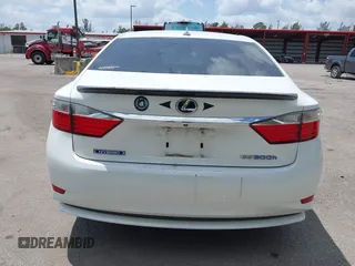 2013 Lexus ES 300h Hybrid with VIN JTHBW1GG0D2002520, listed as a IAAI auction lot 42049567 with 195,538 mi miles. Bid and sale history available at carsss.com. Image 17.
