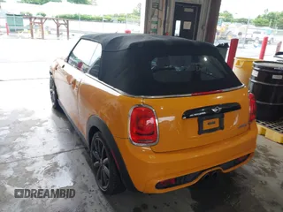 2017 MINI Convertible Cooper S z VIN WMWWG9C31H3C81428, wystawiony jako IAAI lot #42192920 z przebiegiem 75 861 mil mil oraz . Historia ofert i sprzedaży dostępna na DreamBid. Obrazek 3.