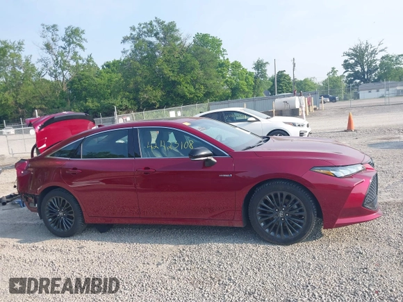 2019 Toyota Avalon Limited Hybrid z VIN 4T1B21FB9KU008154, wystawiony jako IAAI lot #42423108 z przebiegiem 113 376 mil mil oraz . Historia ofert i sprzedaży dostępna na DreamBid. Obrazek 14.
