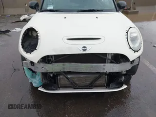 2016 MINI Convertible S z VIN WMWWG9C52G3C21934, wystawiony jako IAAI lot #41569029 z przebiegiem 102 042 mil mil oraz . Historia ofert i sprzedaży dostępna na DreamBid. Obrazek 6.