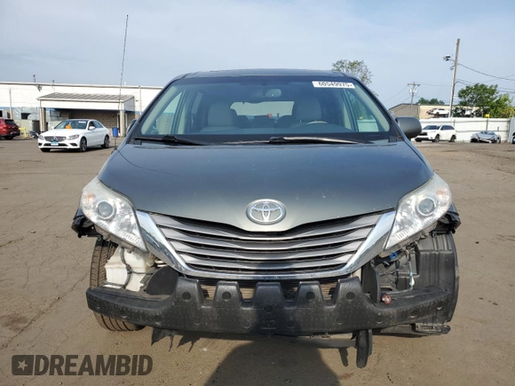 2014 Toyota Sienna XLE z VIN 5TDYK3DC2ES437683, wystawiony jako Copart lot #60549975 z przebiegiem 145 608 mil mil oraz Szkoda całkowita • Salvage title. Historia ofert i sprzedaży dostępna na DreamBid. Obrazek 5.