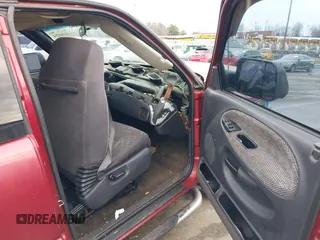 1998 Dodge 1500 z VIN 3B7HC13Z8WG211462, wystawiony jako IAAI lot #41468214 z przebiegiem 259 305 mil mil oraz . Historia ofert i sprzedaży dostępna na DreamBid. Obrazek 5.
