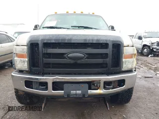 2008 Ford F-250 XL z VIN 1FTSW21508EB87414, wystawiony jako IAAI lot #41667364 z przebiegiem 345 246 mil mil oraz . Historia ofert i sprzedaży dostępna na DreamBid. Obrazek 12.