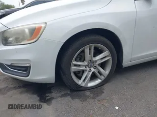 2014 Volvo S60 T5 с VIN YV1612FS0E1286021, выставлен на аукционе IAAI как лот 41708156 с пробегом 115 376 миль миль и . История ставок и продаж доступна на DreamBid. Изображение 6.