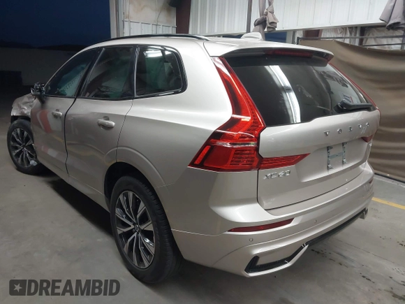 2024 Volvo XC60 Core Dark Theme z VIN YV4L12RK5R1837129, wystawiony jako IAAI lot #41988882 z przebiegiem Nie podano mil oraz . Historia ofert i sprzedaży dostępna na DreamBid. Obrazek 3.