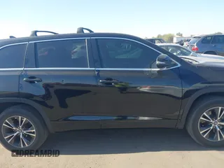 2018 Toyota Highlander LE with VIN 5TDZZRFH5JS266501, listed as a IAAI auction lot 41209838 with 99,340 mi miles and . Bid and sale history available at DreamBid. Image 13.