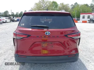2022 Toyota Sienna XLE with VIN 5TDJRKEC4NS096888, listed as a IAAI auction lot 41901904 with 56,952 mi miles. Bid and sale history available at carsss.com. Image 16.