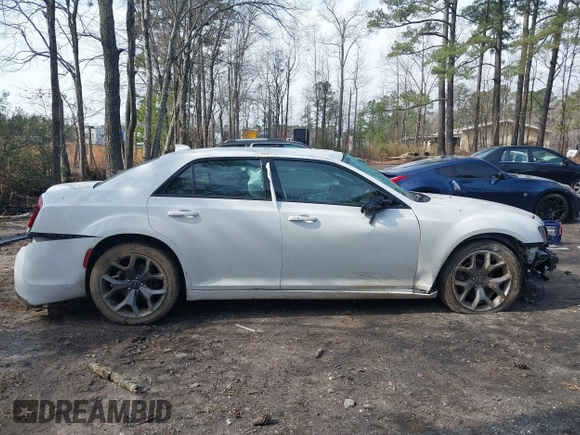 2021 Chrysler 300 with VIN 2C3CCABG1MH520380, listed as a IAAI auction lot 41639405 with 87,832 mi miles. Bid and sale history available at carsss.com. Image 14.