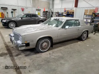 1984 Cadillac Eldorado z VIN 1G6AL5785EE630873, wystawiony jako Copart lot #82896404 z przebiegiem 3 839 mil mil oraz Czysty tytuł • Clean title. Historia ofert i sprzedaży dostępna na DreamBid. Obrazek 1.
