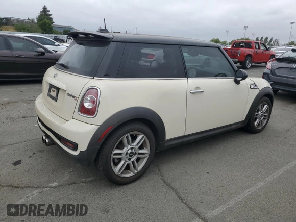 2011 MINI Hardtop S z VIN WMWSV3C59BTY15847, wystawiony jako Copart lot #55904795 z przebiegiem 114 146 mil mil oraz Szkoda całkowita • Salvage title. Historia ofert i sprzedaży dostępna na DreamBid. Obrazek 3.