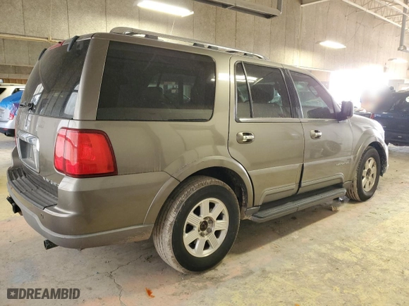 2004 Lincoln Navigator Luxury with VIN 5LMFU27R04LJ29755, listed as a Copart auction lot 86722214 with 121,737 mi miles and Salvage Title. Bid and sale history available at carsss.com. Image 3.