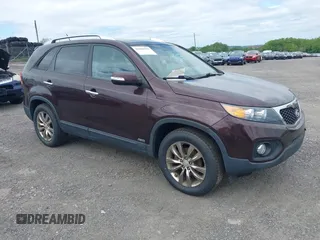 2011 Kia Sorento EX z VIN 5XYKUDA22BG123509, wystawiony jako IAAI lot #42300235 z przebiegiem 150 382 mil mil oraz . Historia ofert i sprzedaży dostępna na DreamBid. Obrazek 1.