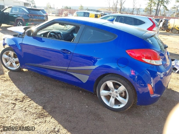 2013 Hyundai Veloster w/Black Int with VIN KMHTC6AD3DU116716, listed as a IAAI auction lot 41758962 with 71,425 mi miles. Bid and sale history available at carsss.com. Image 3.
