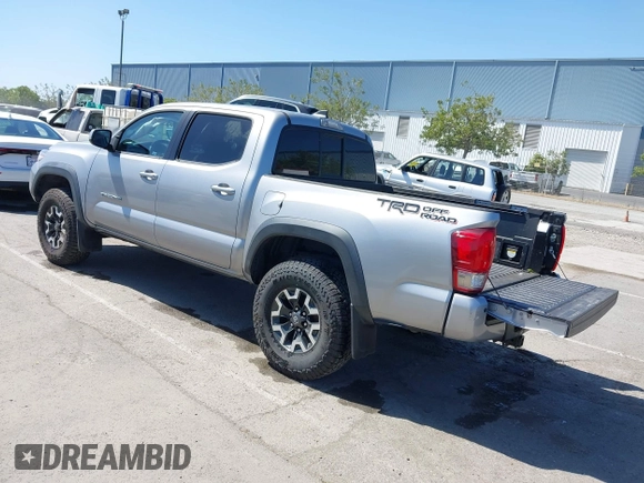 2016 Toyota Tacoma SR5 z VIN 3TMAZ5CNXGM019256, wystawiony jako IAAI lot #42294477 z przebiegiem 123 680 mil mil oraz . Historia ofert i sprzedaży dostępna na DreamBid. Obrazek 3.