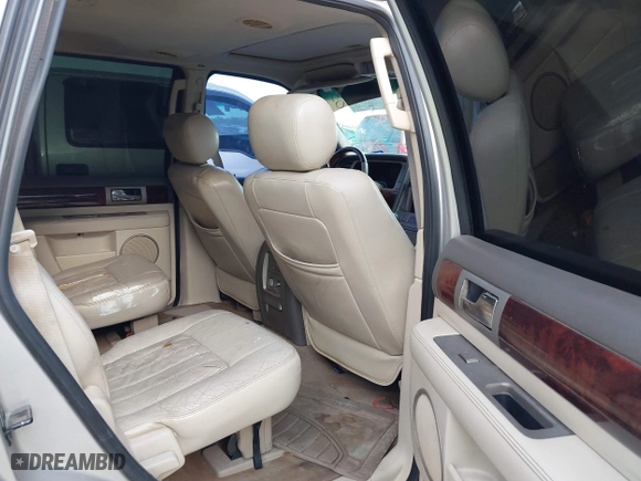 2004 Lincoln Navigator Luxury with VIN 5LMFU27R94LJ26403, listed as a IAAI auction lot 41714894 with 245,501 mi miles. Bid and sale history available at carsss.com. Image 8.