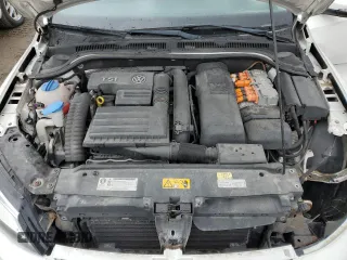 2013 Volkswagen Jetta Hybrid SE z VIN 3VW637AJ9DM260639, wystawiony jako Copart lot #48569535 z przebiegiem 101 759 mil mil oraz Szkoda całkowita • Salvage title. Historia ofert i sprzedaży dostępna na DreamBid. Obrazek 11.