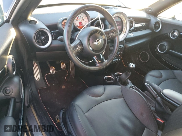 2012 MINI Roadster S z VIN WMWSY3C51CT565240, wystawiony jako Copart lot #83651954 z przebiegiem 172 954 mil mil oraz Szkody całkowita. Historia ofert i sprzedaży dostępna na DreamBid. Obrazek 8.