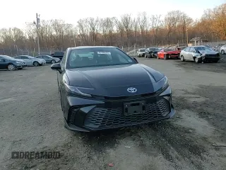 2025 Toyota Camry LE z VIN 4T1DBADK3SU510279, wystawiony jako Copart lot #46408205 z przebiegiem 7 274 mil mil oraz Szkoda całkowita • Salvage title. Historia ofert i sprzedaży dostępna na DreamBid. Obrazek 11.