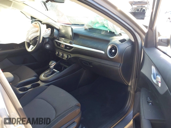 2024 Kia Forte LXS with VIN 3KPF24ADXRE802833, listed as a IAAI auction lot 42059433 with 9,734 mi miles and . Bid and sale history available at DreamBid. Image 5.