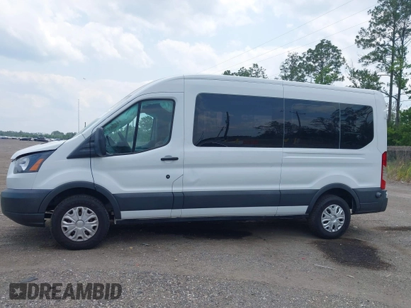 2017 Ford Transit z VIN 1FTYR2CM1HKB49066, wystawiony jako IAAI lot #42382169 z przebiegiem 42 150 mil mil oraz . Historia ofert i sprzedaży dostępna na DreamBid. Obrazek 14.