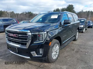 2023 GMC Yukon XL SLT z VIN 1GKS2GKD2PR562956, wystawiony jako IAAI lot #41202979 z przebiegiem 14 938 mil mil oraz . Historia ofert i sprzedaży dostępna na DreamBid. Obrazek 6.