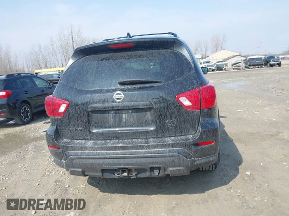2019 Nissan Pathfinder S z VIN 5N1DR2MM8KC637926, wystawiony jako IAAI lot #41903395 z przebiegiem 84 436 mil mil oraz . Historia ofert i sprzedaży dostępna na DreamBid. Obrazek 16.
