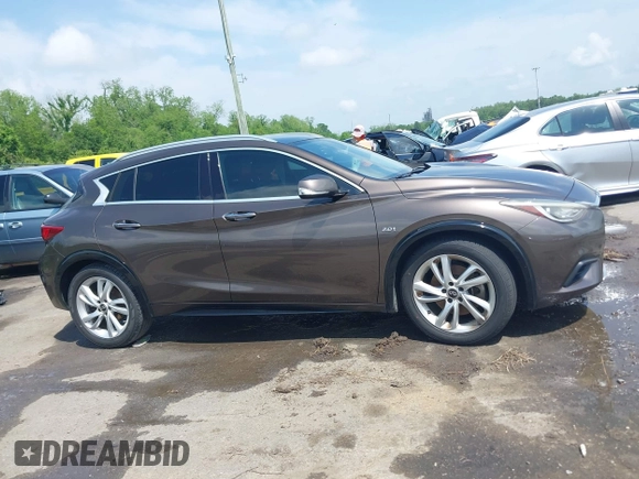 2019 Infiniti QX30 Luxe z VIN SJKCH5CP5KA012022, wystawiony jako IAAI lot #42088799 z przebiegiem 107 381 mil mil oraz . Historia ofert i sprzedaży dostępna na DreamBid. Obrazek 13.