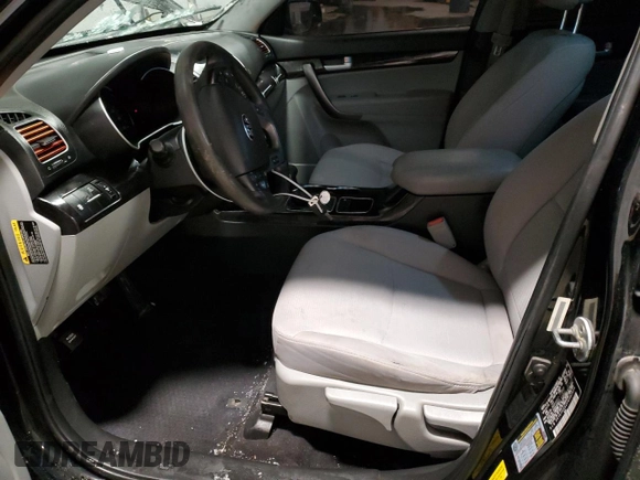 2015 Kia Sorento LX with VIN 5XYKTCA62FG582934, listed as a Copart auction lot 42453385 with 169,718 mi miles and Salvage Title. Bid and sale history available at DreamBid. Image 7.
