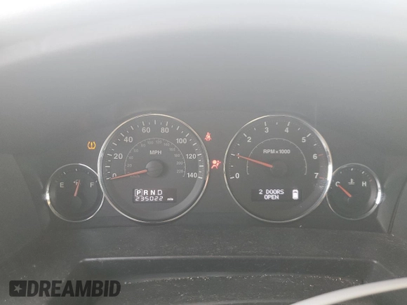 2008 Jeep Commander Sport z VIN 1J8HH48K58C126172, wystawiony jako Copart lot #61961285 z przebiegiem 235 022 mil mil oraz Szkoda całkowita • Salvage title. Historia ofert i sprzedaży dostępna na DreamBid. Obrazek 9.