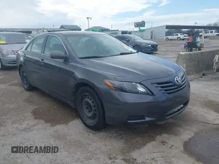 2008 Toyota Camry LE z VIN 4T4BE46K28R014577, wystawiony jako IAAI lot #41899536 z przebiegiem 279 015 mil mil oraz . Historia ofert i sprzedaży dostępna na DreamBid. Obrazek 1.