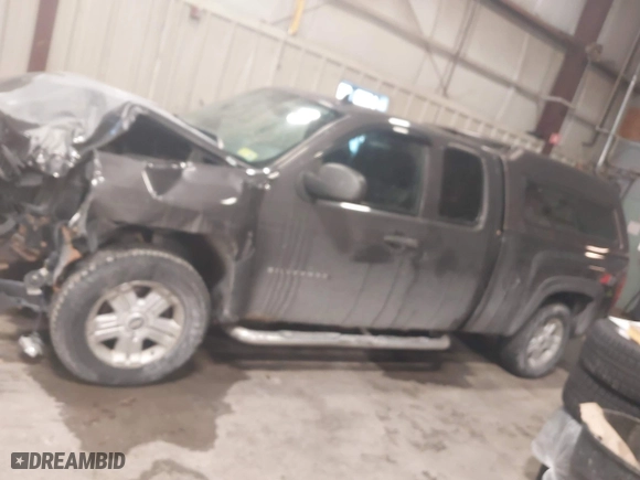 2010 Chevrolet Silverado 1500 LT with VIN 1GCSKSE34AZ261209, listed as a IAAI auction lot 41618235 with 188,408 mi miles. Bid and sale history available at carsss.com. Image 14.