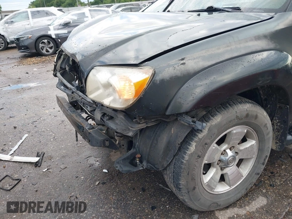 2006 Toyota 4Runner SR5 z VIN JTEZU14R968042179, wystawiony jako IAAI lot #42219773 z przebiegiem 242 217 mil mil oraz . Historia ofert i sprzedaży dostępna na DreamBid. Obrazek 6.