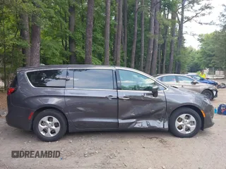 2018 Chrysler Pacifica Hybrid Touring Plus с VIN 2C4RC1H70JR187642, выставлен на аукционе IAAI как лот 42568596 с пробегом 48 907 миль миль и . История ставок и продаж доступна на DreamBid. Изображение 13.