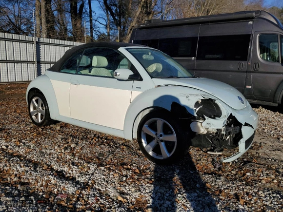 2010 Volkswagen New Beetle Convertible with VIN 3VWRW3AL8AM010691, listed as a Copart auction lot 88872555 with NaN miles and Salvage Title. Bid and sale history available at carsss.com. Image 4.