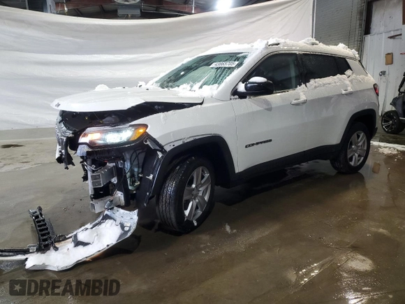 2022 Jeep Compass Latitude with VIN 3C4NJDBB0NT208091, listed as a Copart auction lot 43865705 with 6,761 mi miles and Salvage Title. Bid and sale history available at DreamBid. Image 1.